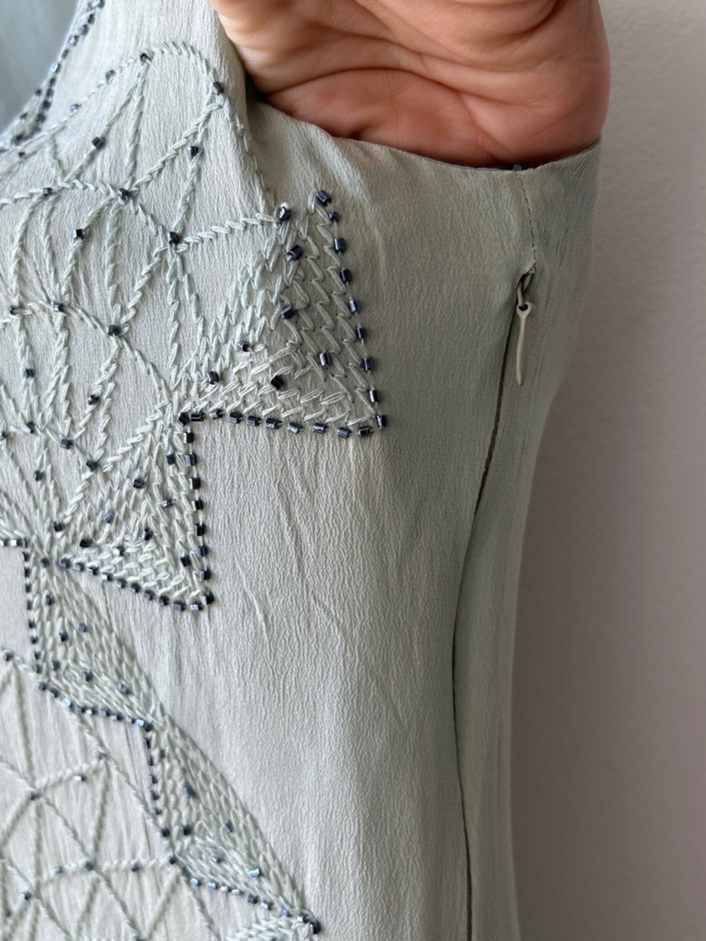 BCBGMAXAZRIA 100% silk beaded mini dress - Picture 4 of 7